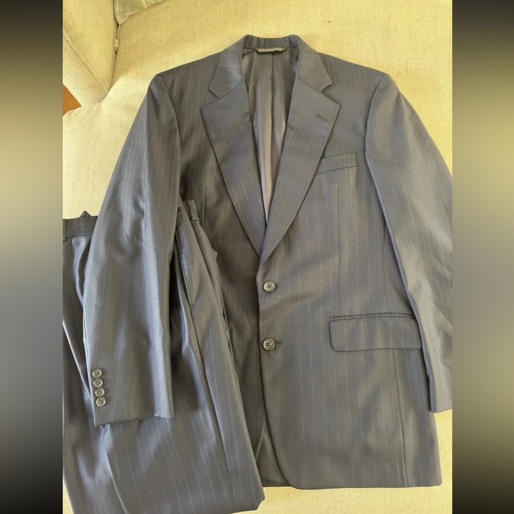 Samuelsohn Made in Canada Pin Striped Super‎ 110s Wool Suit in Navy Size 44 R